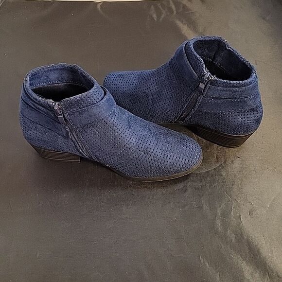 SHOE LAND SIDE ZIP CLOSURE ROUND TOE  SUEDE BOOTIE - Picture 2 of 13